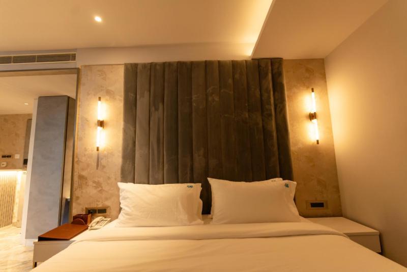 Hotel Ocean Blue Визакхапатнам Екстериор снимка