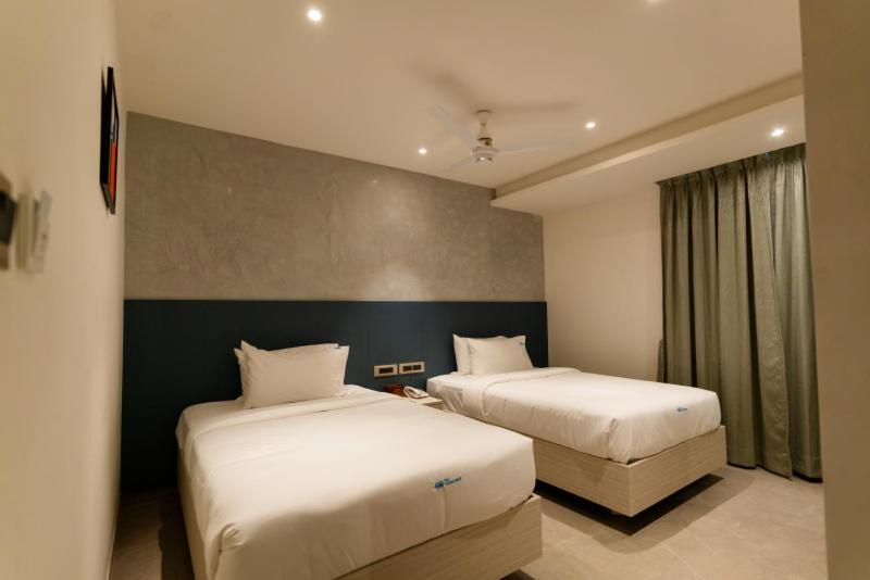 Hotel Ocean Blue Визакхапатнам Екстериор снимка