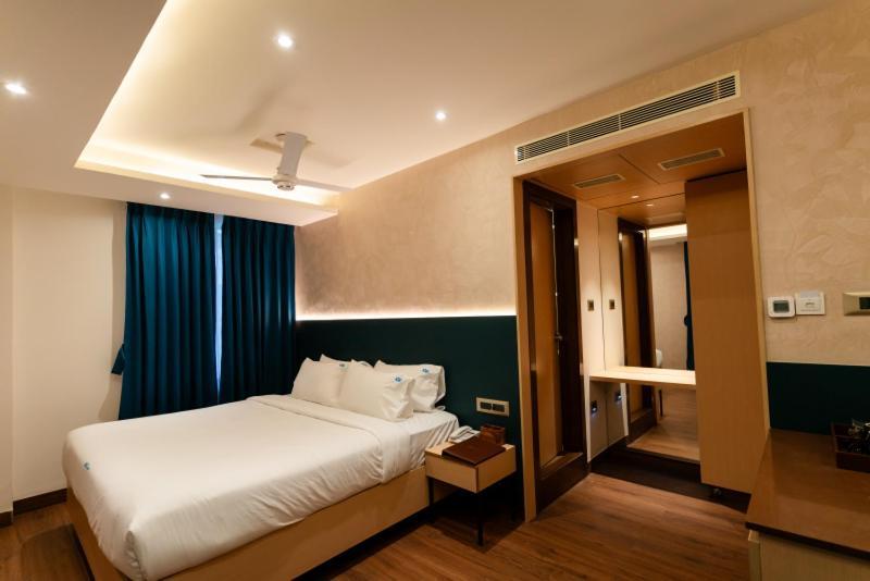 Hotel Ocean Blue Визакхапатнам Екстериор снимка