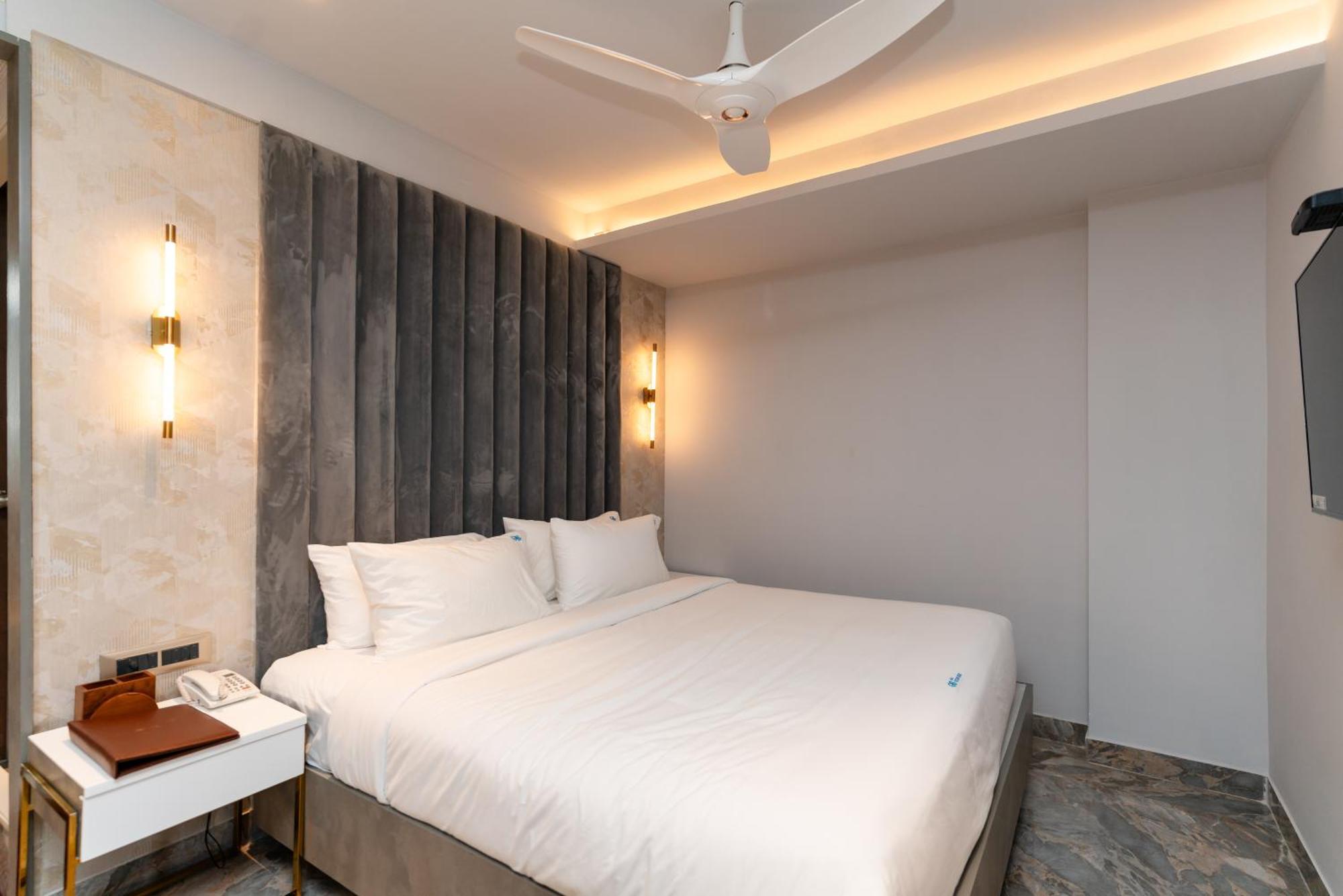 Hotel Ocean Blue Визакхапатнам Екстериор снимка